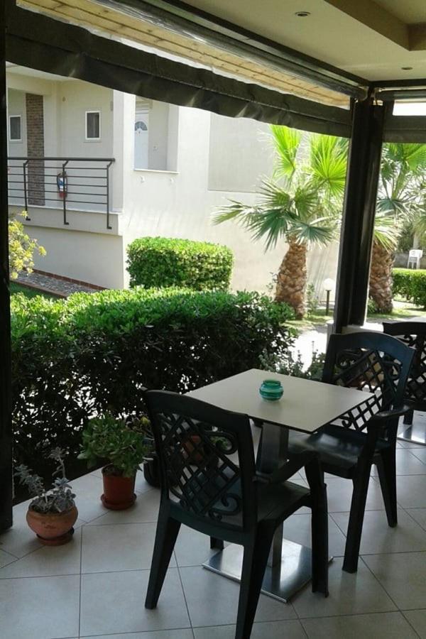 Appartement Pansion Argo à Nea Moudania Extérieur photo