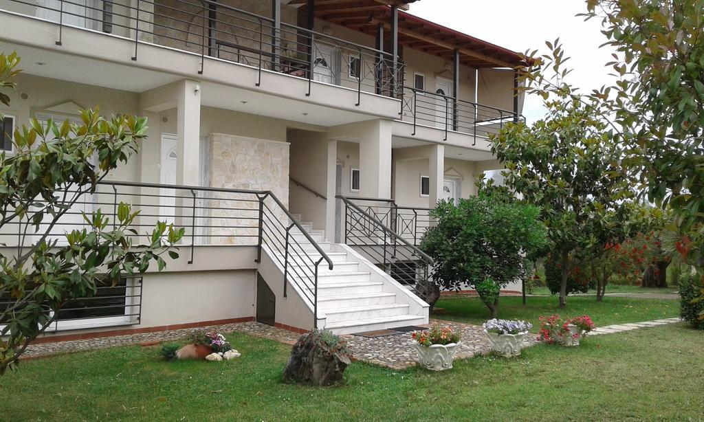 Appartement Pansion Argo à Nea Moudania Extérieur photo